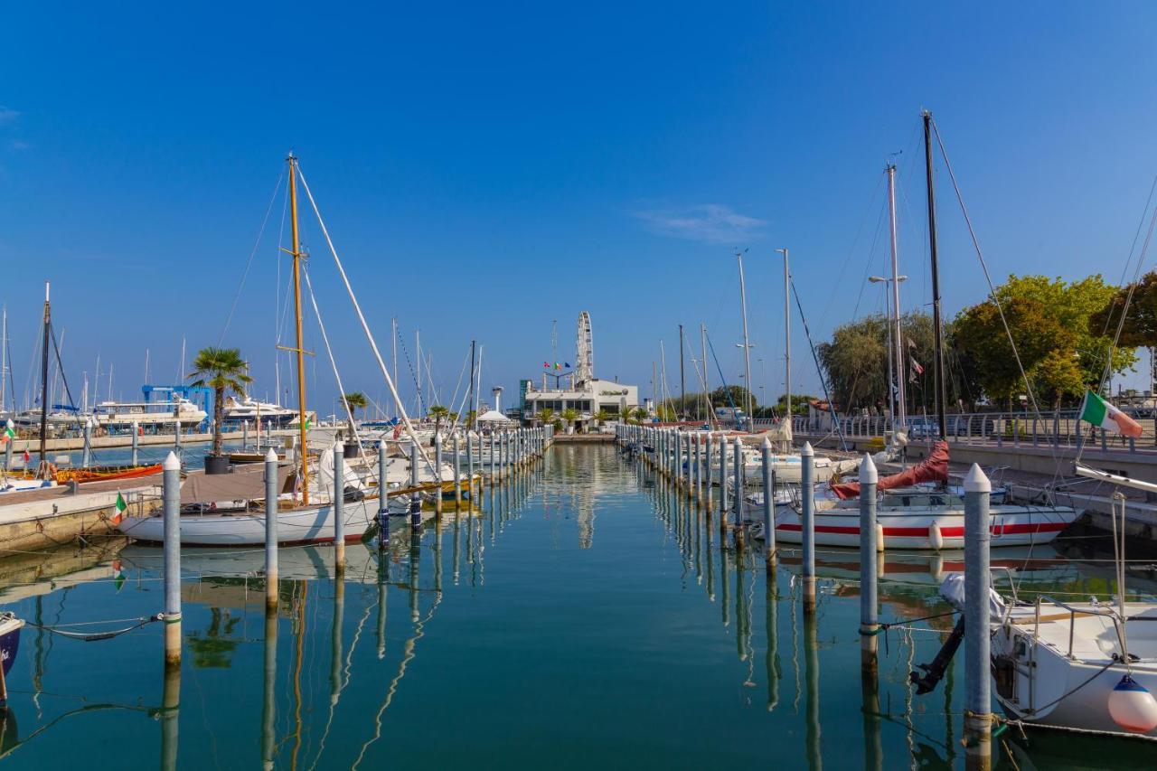 Marina Centro Suite Rimini Dış mekan fotoğraf